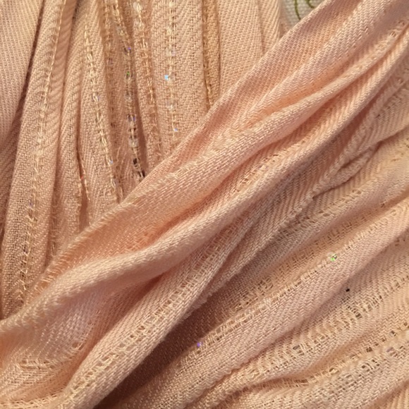 Light pink scarf - Picture 2 of 3